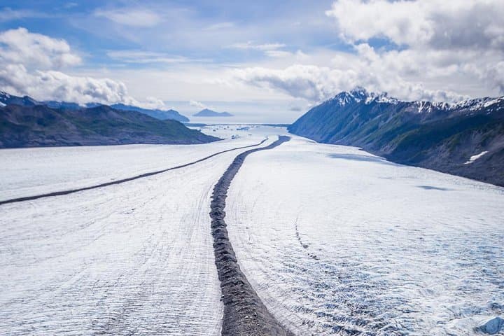Helicopter Scenic Flight to Bear Glacier — 30-Minute Seward Aerial Tour photo 5
