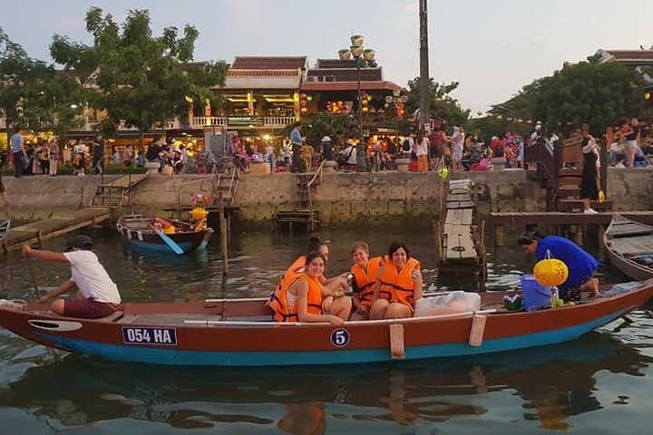 Marble Mountain & Hoi An Night Tour: Sampan Ride, Lanterns, and Cave Views photo 6