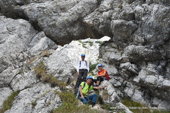 Piatra Craiului One-Day Hike from Brașov — Best Routes, Gear & Local Tips photo 2