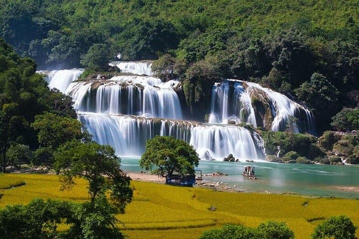 Ban Gioc Waterfall 2-Day Private Tour from Hanoi — Nguom Ngao Cave & Border Market