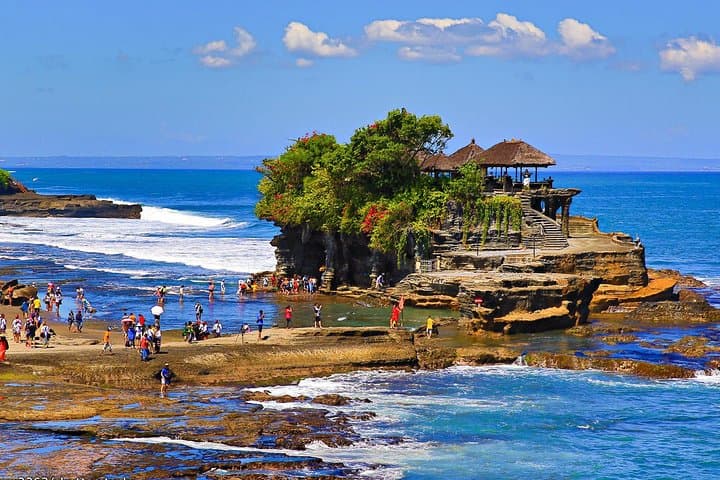 Coastal Temples & Jatiluwih Rice Terraces: Tanah Lot to Ulun Danu Day Tour