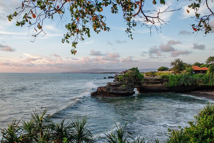 Coastal Temples & Jatiluwih Rice Terraces: Tanah Lot to Ulun Danu Day Tour photo 2