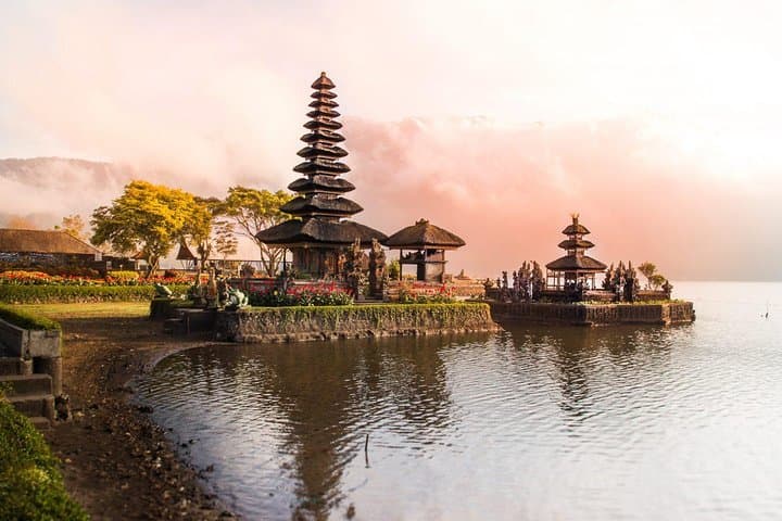 Coastal Temples & Jatiluwih Rice Terraces: Tanah Lot to Ulun Danu Day Tour photo 4