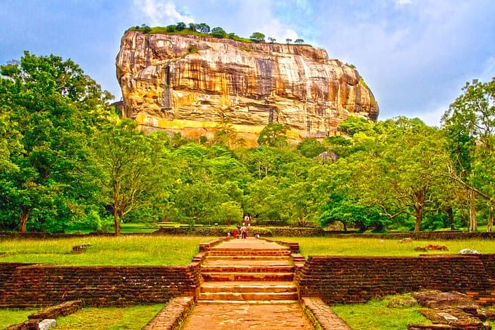 Summit Sigiriya: Lion Rock Fortress & Dambulla Cave — All-Inclusive Day Tour photo 3