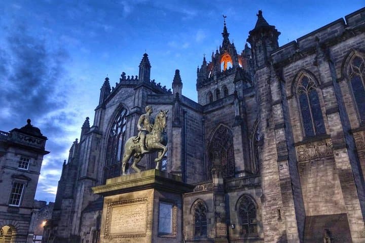 Private Evening Royal Mile Walking Tour — Edinburgh Old Town After Dark
