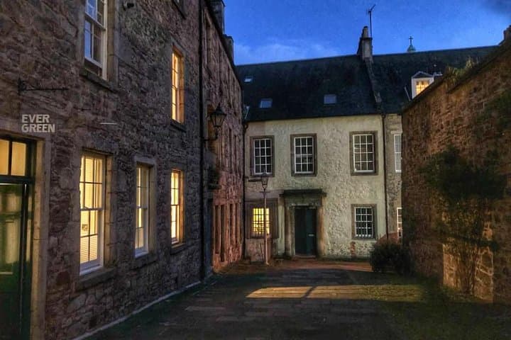 Private Evening Royal Mile Walking Tour — Edinburgh Old Town After Dark photo 2