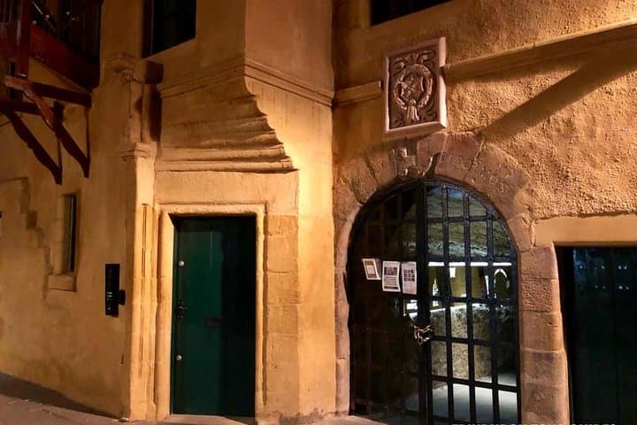 Private Evening Royal Mile Walking Tour — Edinburgh Old Town After Dark photo 3