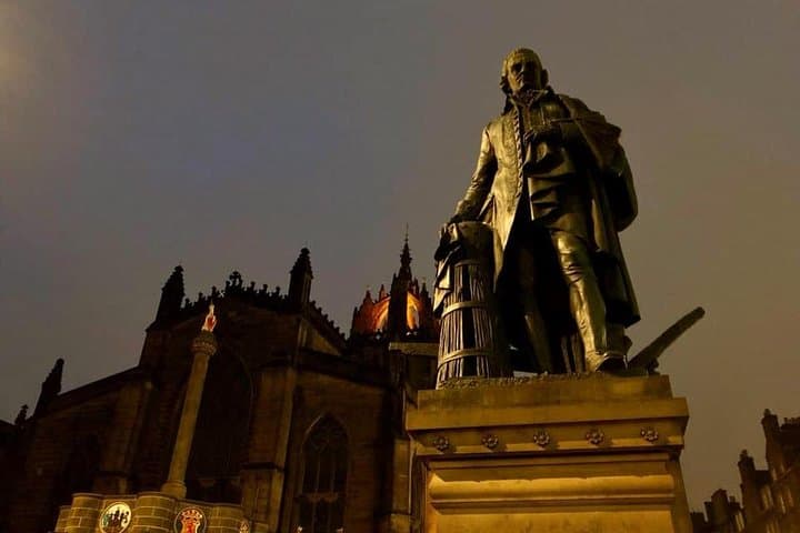 Private Evening Royal Mile Walking Tour — Edinburgh Old Town After Dark photo 4