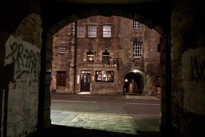 Private Evening Royal Mile Walking Tour — Edinburgh Old Town After Dark photo 5