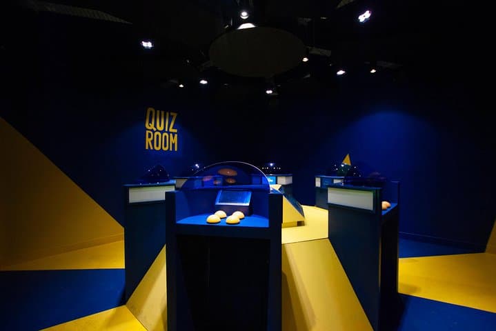 Odéon Quiz Room: TV-Style Quiz Night in Paris’s Left Bank