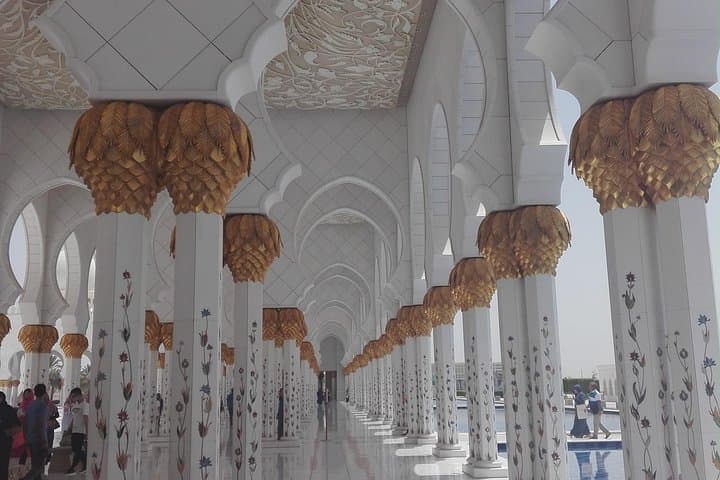 Private Abu Dhabi Day Tour: Sheikh Zayed Mosque, Louvre Abu Dhabi & Yas Photo Stops photo 1