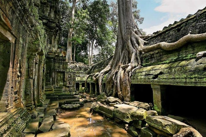 Private One-Day Angkor Temples Tour with Tonle Sap Sunset photo 3