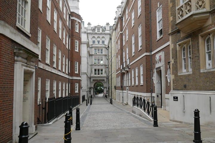 Bridget Jones Film Locations Walking Tour — London Two-Hour Guided Walk photo 3