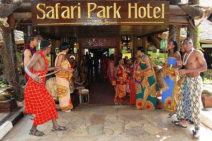 Nairobi Dinner and Safari Cats Dancers — Nyama Choma Night Show