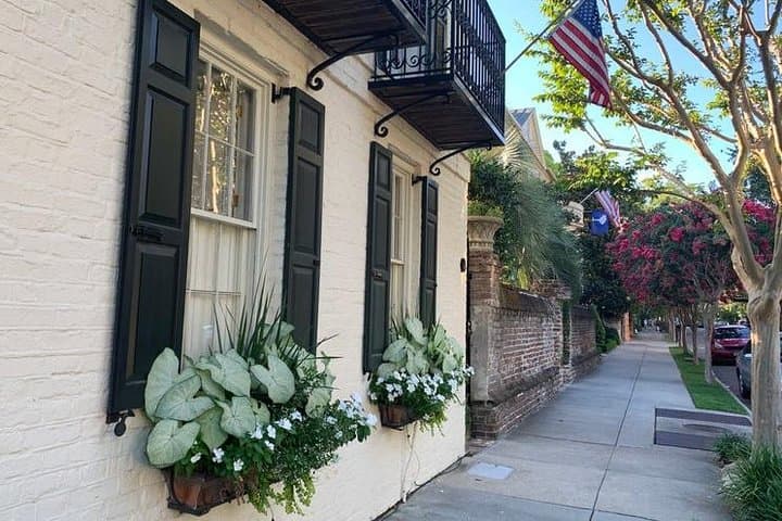 Historic Charleston Walking & Storytelling Tour — Pirates, Patriots & Porchfront Charleston photo 2