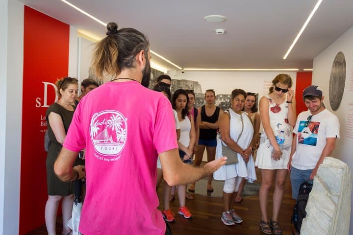 Cadiz Private Walking Tour: Roman Theater & Seafront Highlights