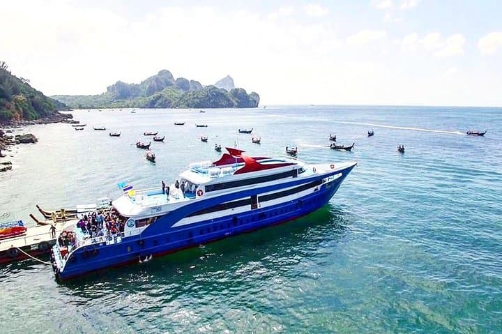 Phi Phi Island Premium Big-Boat & Speedboat Tour from Phuket