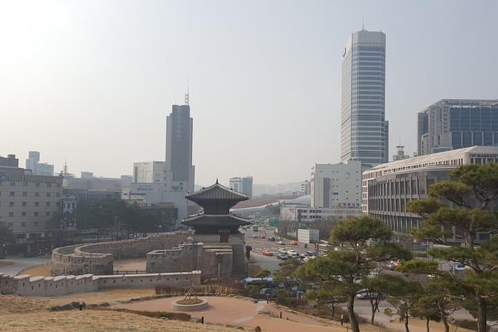 Gyeongbokgung Private Full-Day Tour: Royal Gate Ceremony, Bukaksan & Insadong photo 4