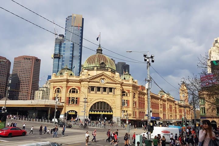 Melbourne Sights & Sounds Private Tour: City Laneways, Markets & Beach Boxes