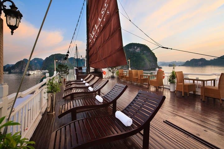 Overnight Stellar Cruise in Halong Bay: 2-Day Luxury Cruise with Kayaking & Caves photo 4