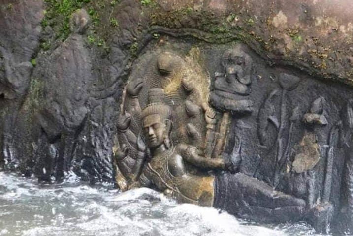 Kbal Spean & Banteay Srei: Private Guided Tour from Siem Reap
