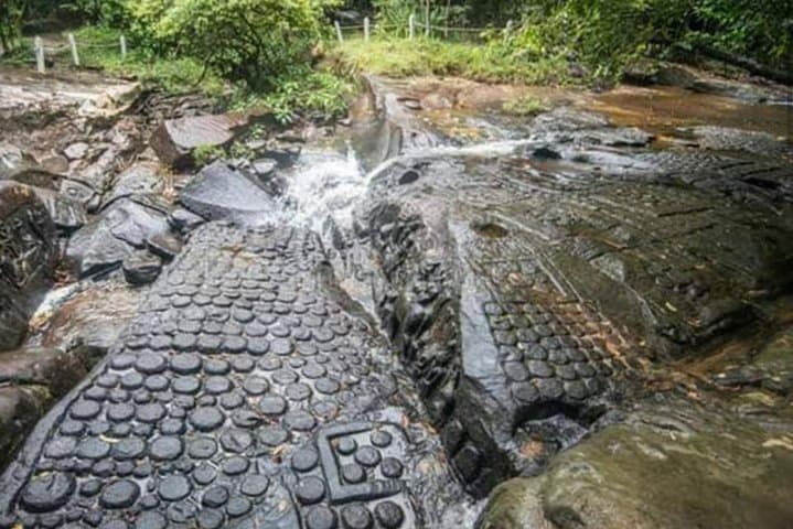Kbal Spean & Banteay Srei: Private Guided Tour from Siem Reap photo 2