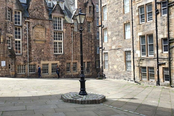 Edinburgh Private Walking Tour: Royal Mile History & Hidden Gems photo 3