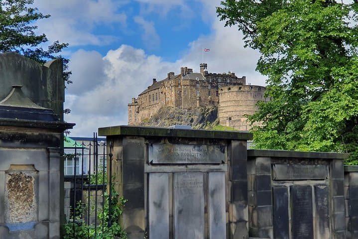 Edinburgh Private Walking Tour: Royal Mile History & Hidden Gems photo 5