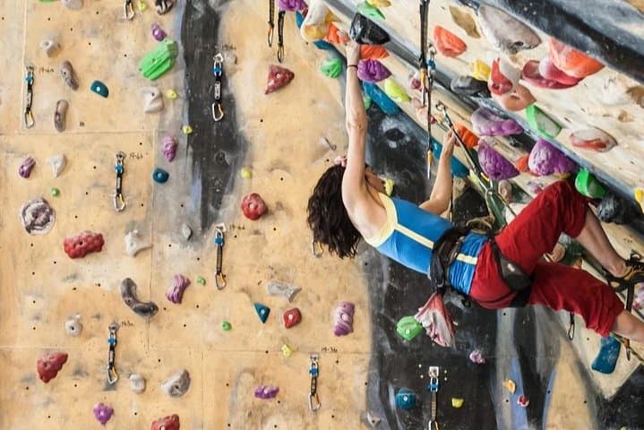 Riga Indoor Rock Climbing: 2-Hour Guided Gym Session for All Levels