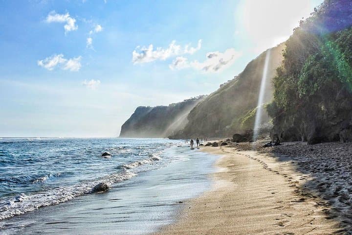 Discover Bali's Pristine Beaches and Mesmerizing Uluwatu Sunset