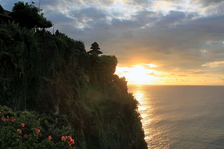 Discover Bali's Pristine Beaches and Mesmerizing Uluwatu Sunset photo 6
