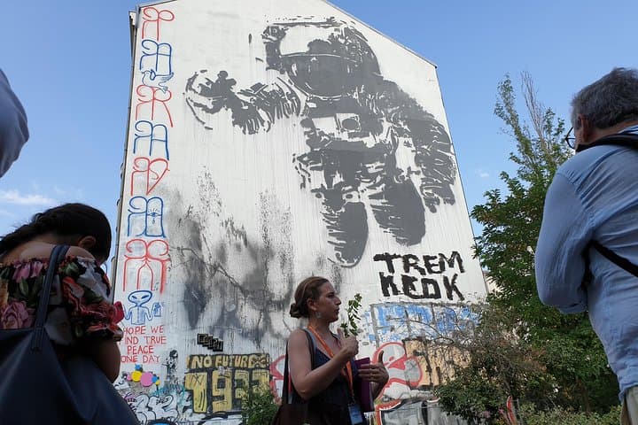 Berlino Alternativa: Italian-Language Street Art Tour in Kreuzberg Friedrichshain Mitte photo 2