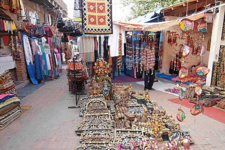 Shop-like-a-local-delhi-exclusive-shopping-tour-market-guide photo 6