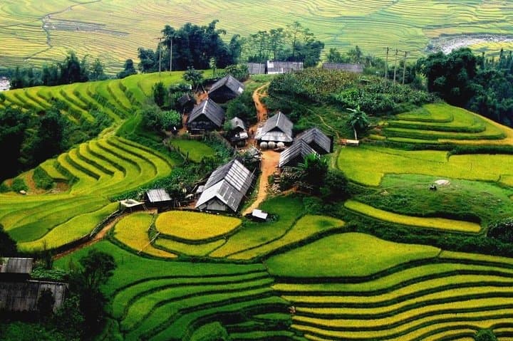 Sapa Two-Day Valley Trek & Overnight in Tavan Village with Mountain View