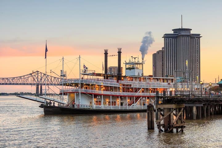 Private French Quarter & Garden District Tour — Walk and Drive Combo in New Orleans photo 4
