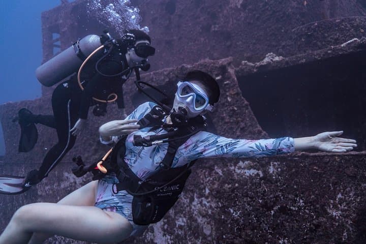 Explore Oahu’s Wrecks: Two-Tank Certified SCUBA from Waikiki