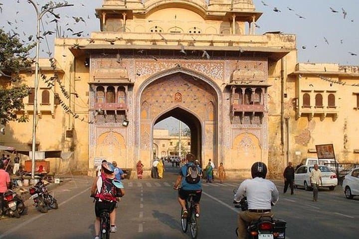 Morning Jaipur Cycle Tour: Pink City Bike & Street Food Experience photo 4