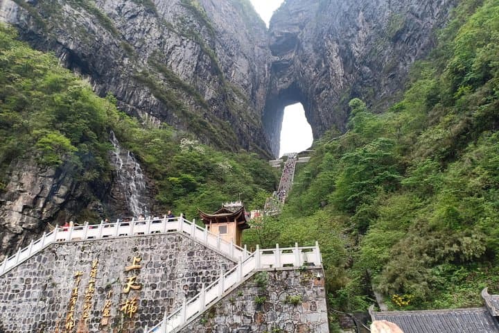 Zhangjiajie 4-Day Highlights: Tianzi, Yuanjiajie & Tianmen Mountain Adventure photo 5