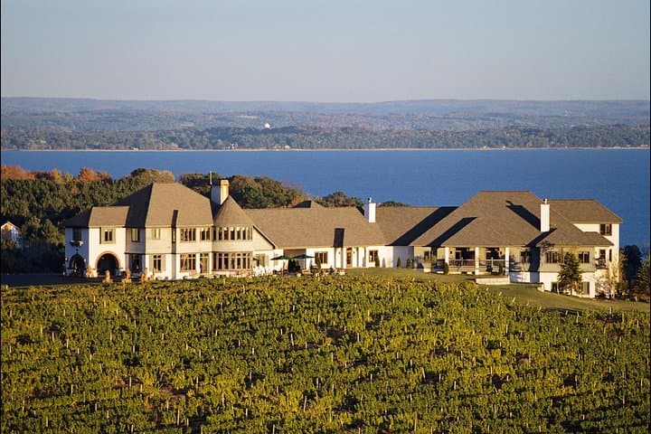 Private Traverse City Winery and Brewery Tour — Custom 4-Hour Tasting Experience photo 4