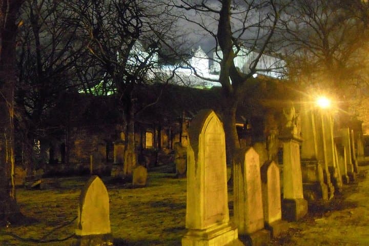 Edinburgh Nighttime Ghost Tour (Italian Guide) — 2-Hour Old Town Walk photo 6
