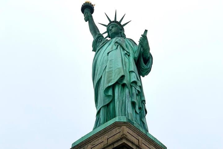 Statue of Liberty & Ellis Island: 3-Hour Exclusive Guided Tour from Battery Park photo 4