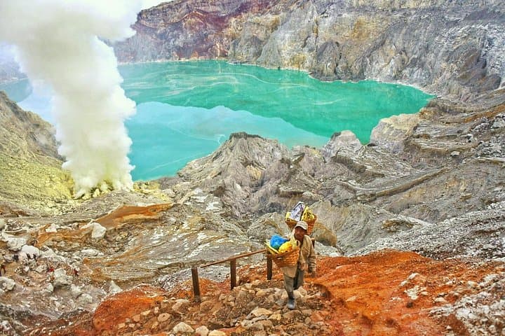 Bromo & Ijen 3-Day Volcano Tour from Surabaya: Sunrise, Blue Fire & Sulfur Mines photo 2