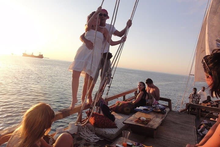 Muscat Sunset Dhow Cruise: Coastal Sightseeing from Al Bustan to Muttrah