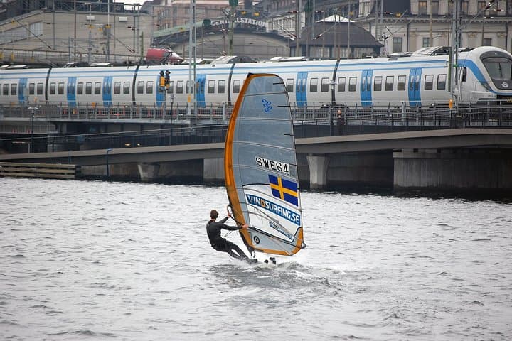 Dynamic Windsurfing Beginner Class Day 1 in Stockholm — Learn to Sail the City Winds