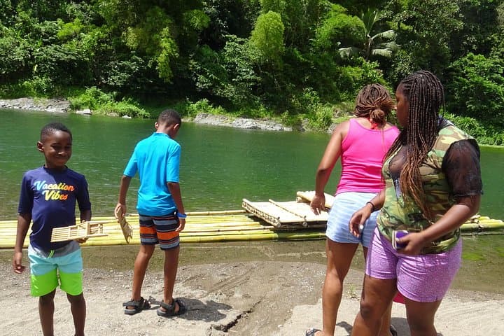 Port Antonio Nature & Eco Tour: Rio Grande Rafting, Blue Lagoon and Beach Escape photo 4