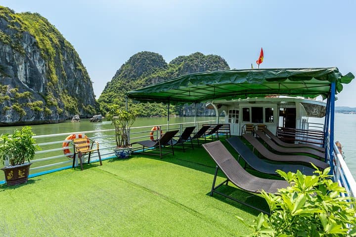 Full-Day Ha Long Bay Cruise: Kayaking, Surprise Cave & Titov Island photo 5