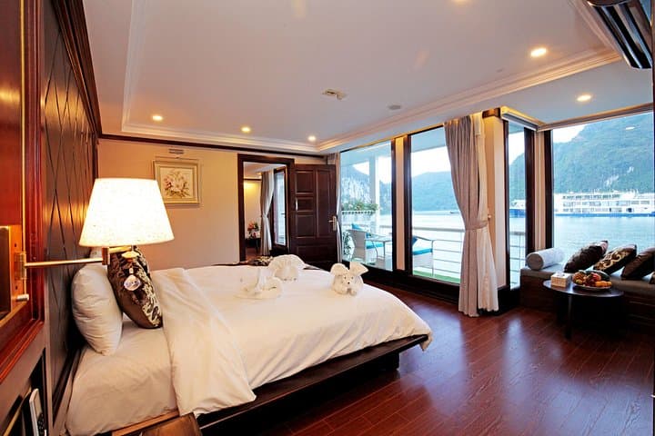 La Pinta 3-Day Halong & Lan Ha Bay Cruise: Kayaking, Viet Hai Village & Caves photo 1