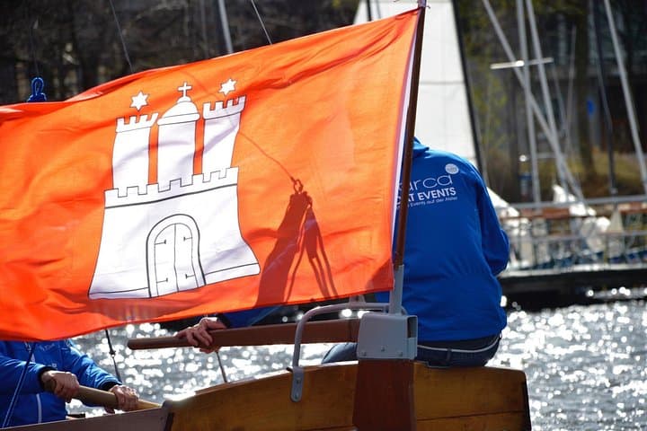 Sail the Hamburg Outer Alster: 90-Min Cutter Cruise on a 1960s Wooden Two-Master photo 3