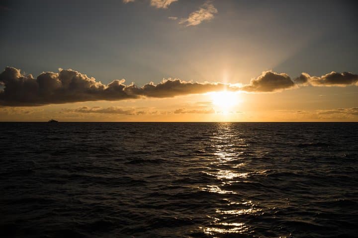 Waikiki Fireworks Dinner Cruise — Sunset Sail to Diamond Head photo 5