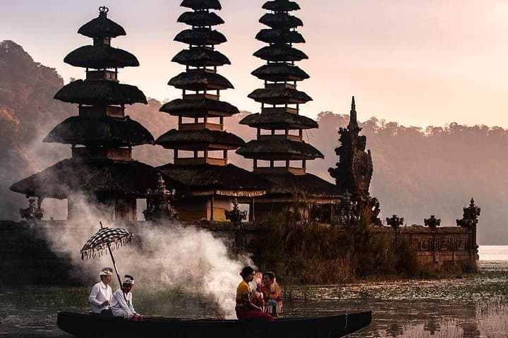 custom-bali-private-tour-ubud-waterfalls-temples-uluwatu photo 3
